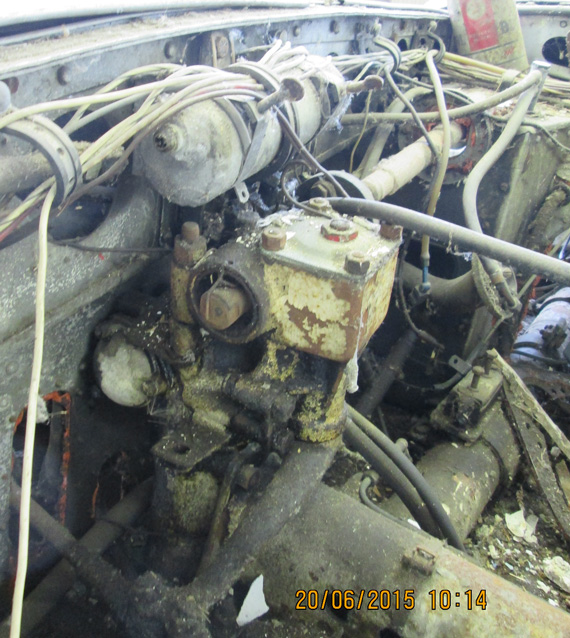 Note the chassis member beneath the steering box.